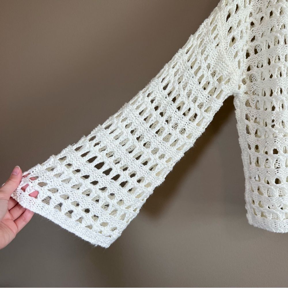 ✨ Women’s White Open Knit Sweater Medium - Picture 4 of 9